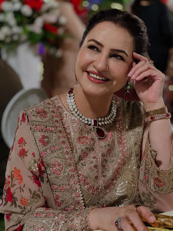 Aneela's Luxury Embroidered Lawn 3-Piece Suit (D-91-724-A) – Sage Green- pink peach